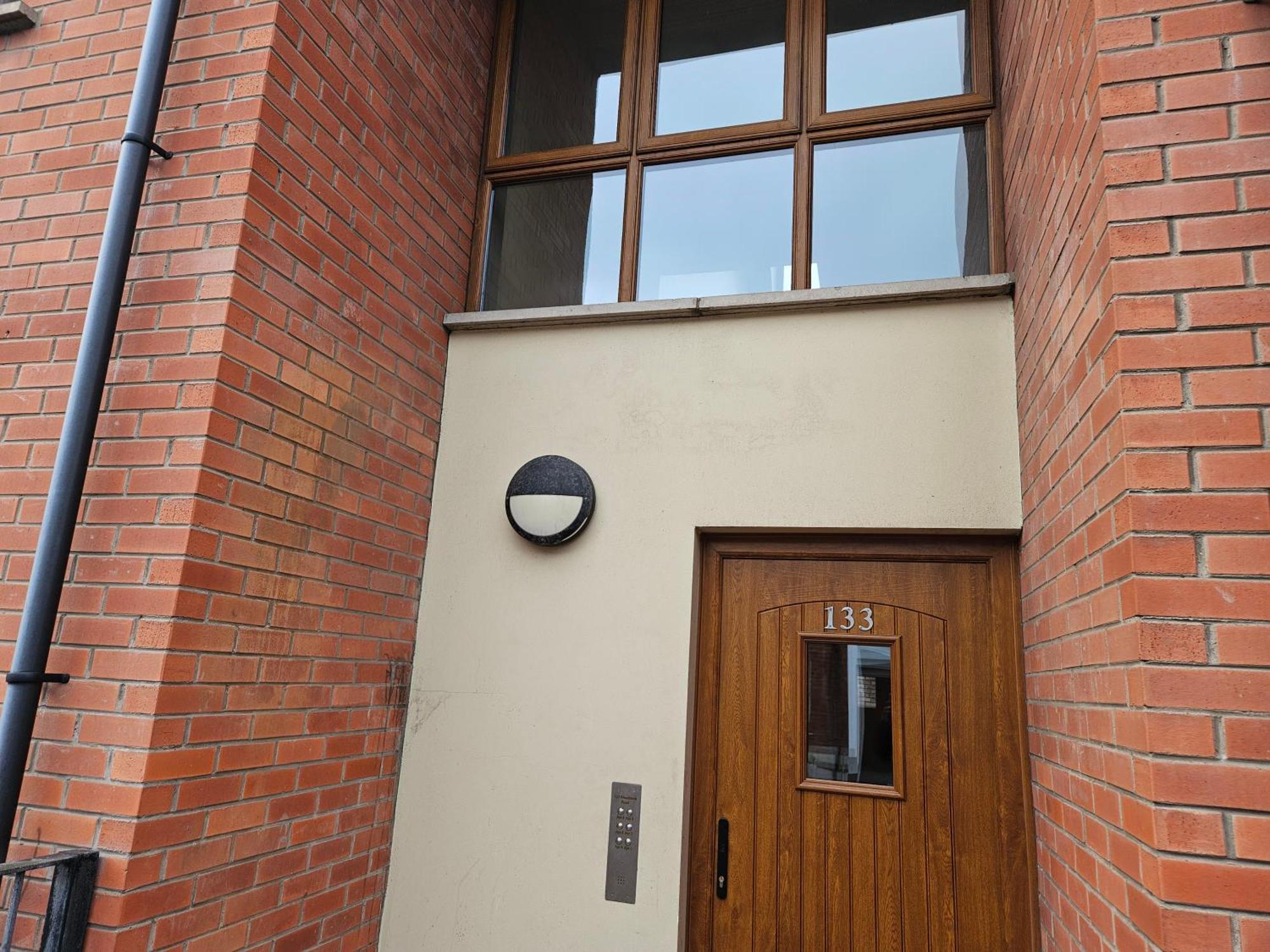 Stunning 2-Bed Apt-Freeparking Close To City Apartment