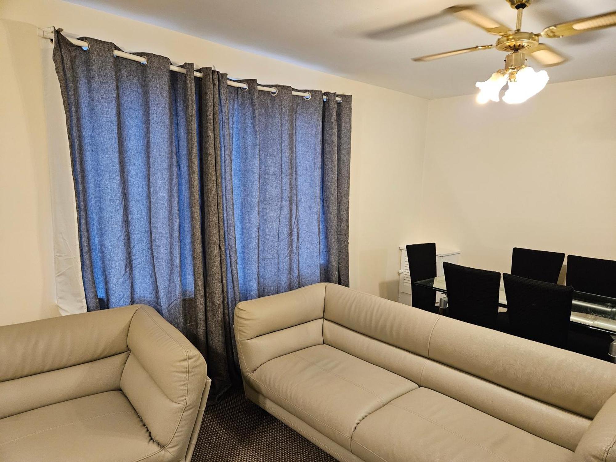 Stunning 2-Bed Apt-Freeparking Close To City